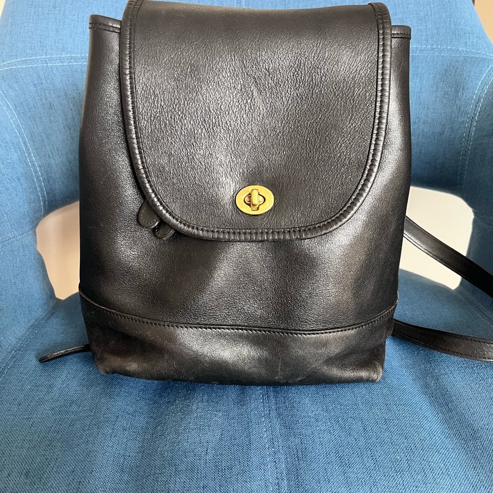 COACH Vintage Black Smooth Leather Drawstring Turnlock Small Backpack #9960